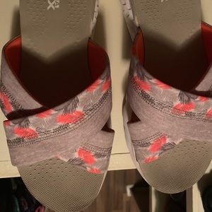 Sketchers SZ 9 Sandals - excellent condition